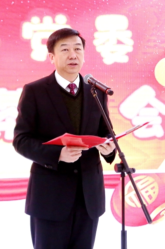 集团公司党委书记、董事长、总司理孙成坤向全体机关干部致辞，祝愿机关全体干部及眷属