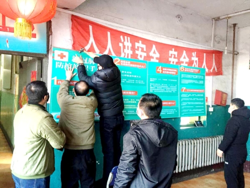 矿建区各工区开展疫情防控知识普及_副本