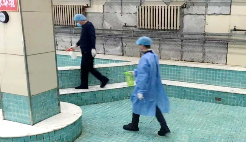 富力矿对职工浴池举行周全消毒防控疫情