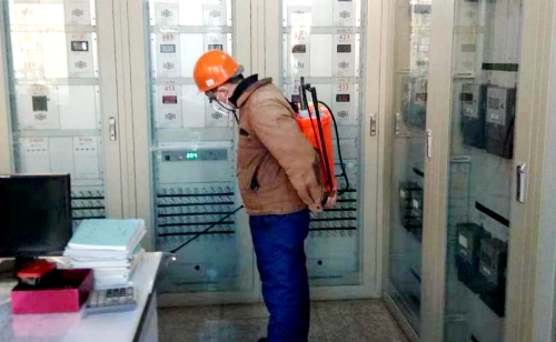 诚基供电公司对变电所等主要场合举行消毒喷雾_副本