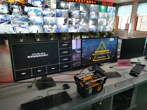 东荣三矿调理室掘进机远程操控平台。孙利 摄