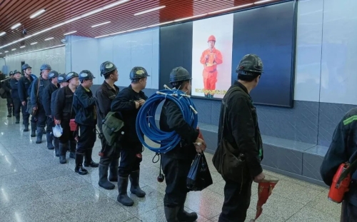 集贤矿开展自救器实操大培训运动1